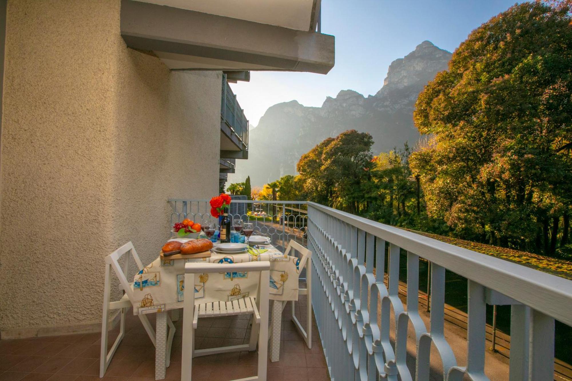 Residenza Lago D'Argento - Happy Rentals Riva del Garda Luaran gambar