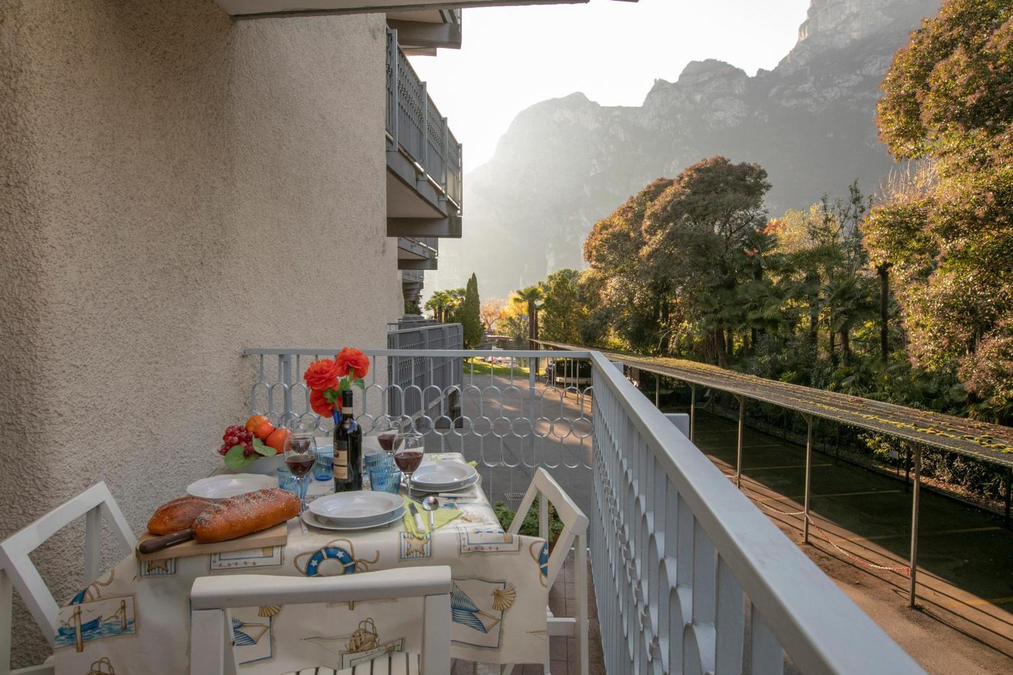 Residenza Lago D'Argento - Happy Rentals Riva del Garda Luaran gambar